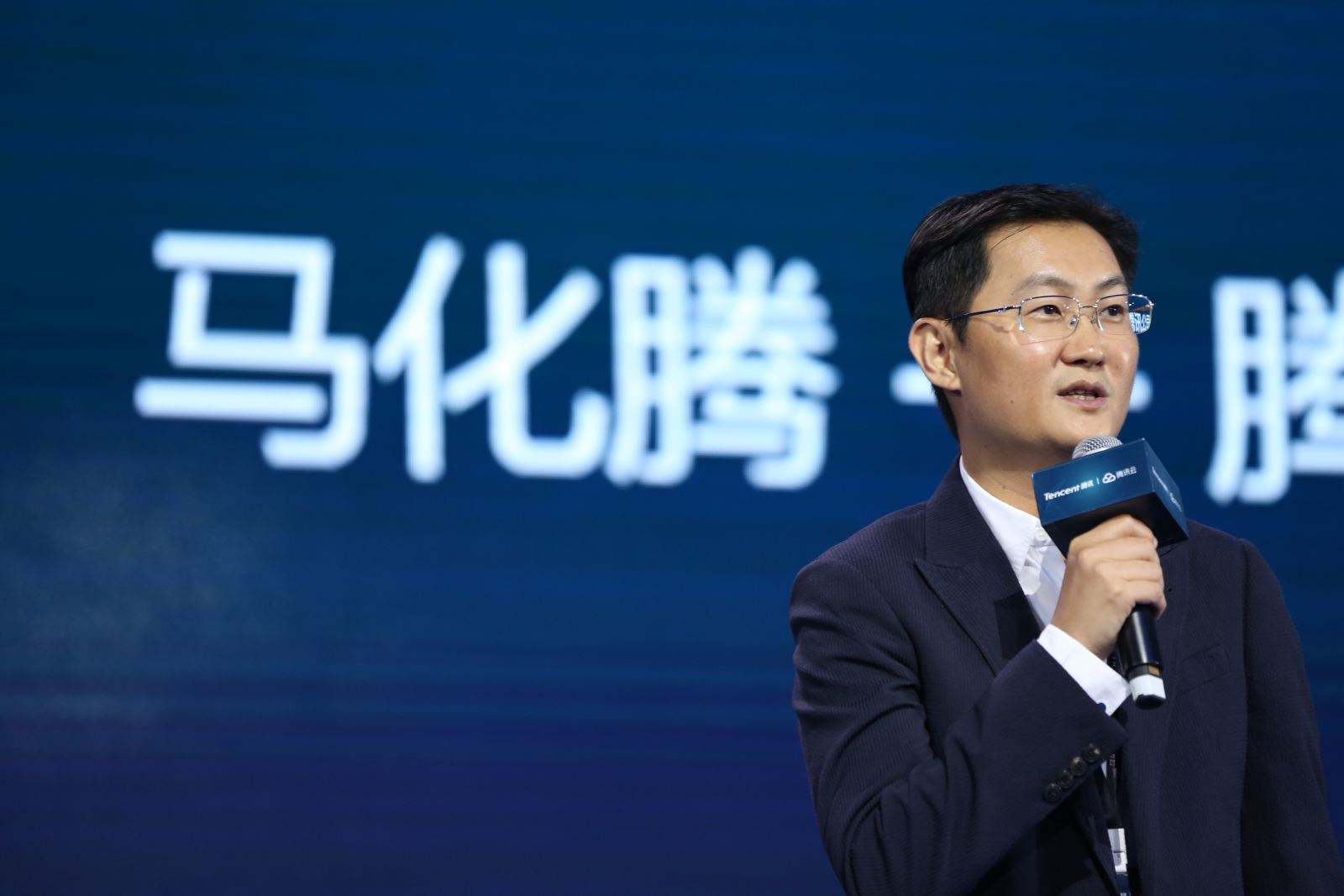 马化腾：不太相信弯道超车 更欣赏仰望星空和脚