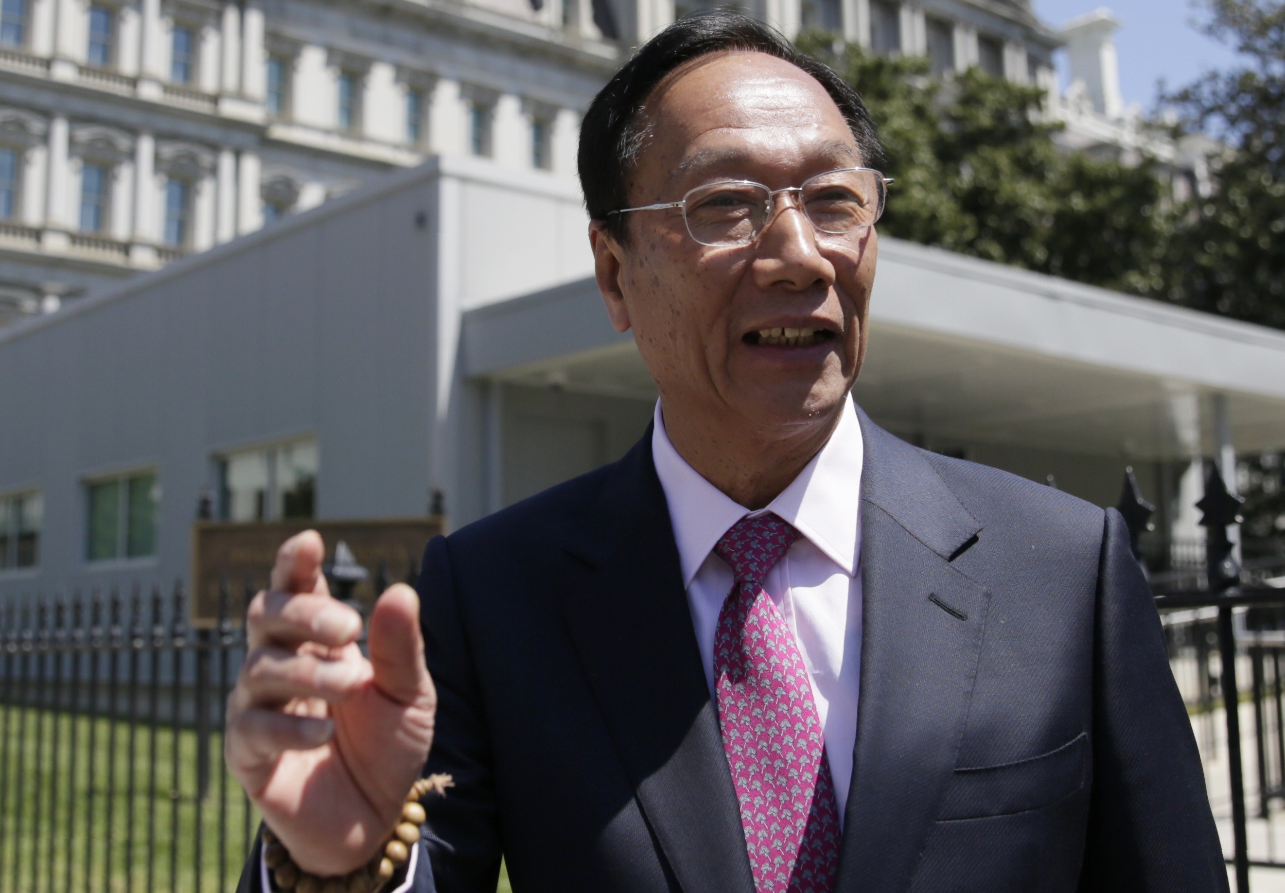 台湾鸿海集团否认郭台铭辞董事长郭称将退居二