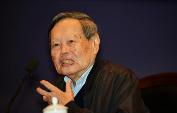 杨振宁玩直播：不反对中国做加速器 是现在不要做