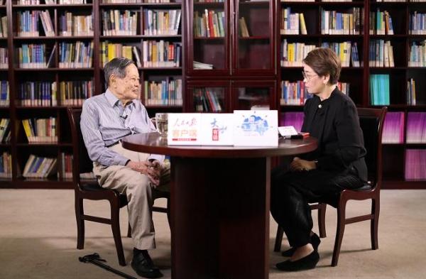 杨振宁：美国教育绝对没有中国的中学小学大学好