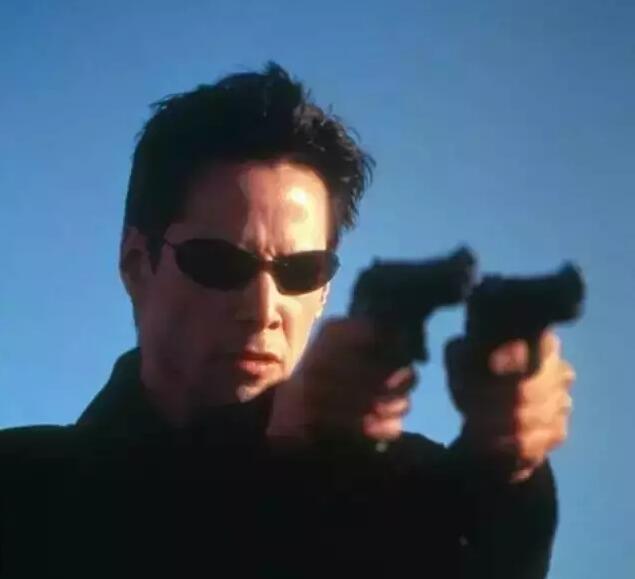 坐拥亿万资产却活得像乞丐，29岁丧友，35丧女、37丧妻，这个好莱坞巨星看得人心疼