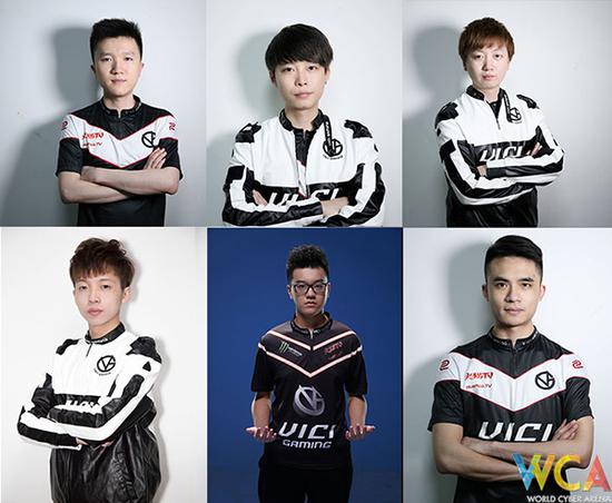 队员:advent(左上)、savage(中上)、tb(右上)、 auman(左下)、Freeman(中下)、zhokiNg(右下)