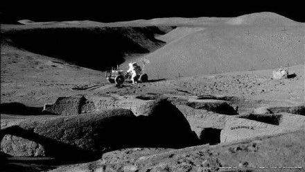 霍金警告人类不要尝试登月是为什么？月球背面真的有外星人吗