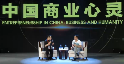 李彦宏与秦朔进行了对话。