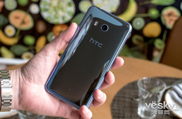HTC公布旗下这三款手机能够吃上奥利奥