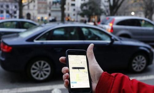 成都市交委出管处相关负责人介绍，市交委目前已经基本完成了网约车驾驶员从业资格考点服务招标工作，即将启动网约车驾驶员的从业资格证的培训和考试工作，考试内容会包括对成都的道路是否熟悉，重大的景区景点是否知晓等等。