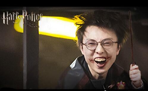 RNG晒选手万圣节妆容：Uzi魔性十足