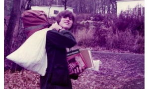 亿万富翁LinkedIn在自己的毕业证画上《龙与地下城