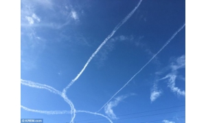 美海军飞行员在华盛顿上空绘出不雅图形 引发热