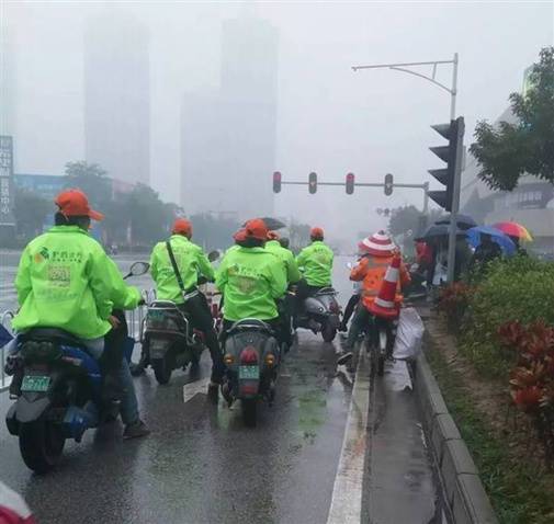 “驴的”!南宁滴滴打驴被叫停 涉非法运营软件仍能正常使用