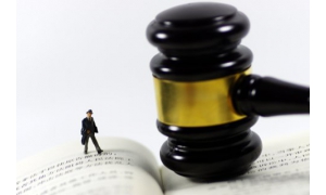 面对难以避免的社交战，今日头条得走开放路线