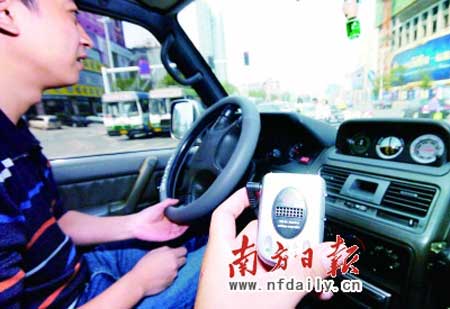 不少私家车主热衷使用电子狗。新华社发