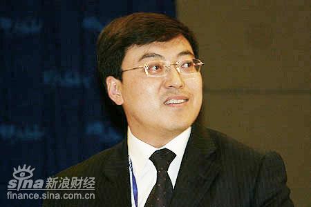 图文：伊利集团董事长潘刚在青年领袖论坛现场