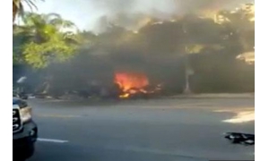 特斯拉再出车祸 撞墙着火致2死1伤起因或是车速