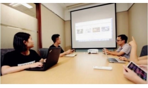 最适合演示PPT的手机 V1投影手机另类撬动商务市