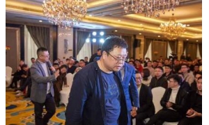 罗永浩为微商大会站台致辞引热议 罗永浩为何给