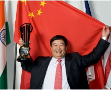 福耀玻璃上半年减员 2200 余人，两家海外子公司