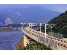 铁路连续 8 天客流量超千万，今日预计发送旅客