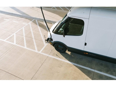 Rivian电动商用货车全面上市，亚马逊专属时代终