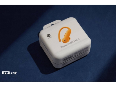 苹果Powerbeats Pro 2开箱：轻盈设计，橙色款运动风