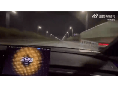 小米SU7 Ultra街头狂飙300km/h!雷军:该限速吗?