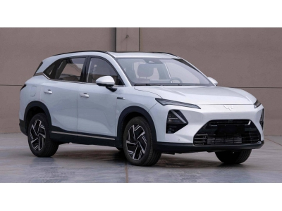 五菱星光S PHEV新车型亮相:1.5T插混升级,配置更