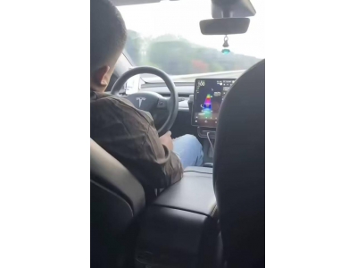 顺风车司机高速路上开辅助驾驶竟睡着，平台补