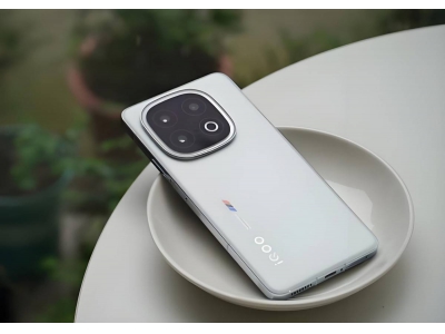 iQOO 13性能旗舰大跳水，3899元入手16GB+512GB版本，