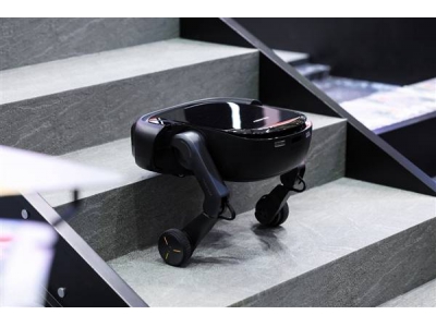 石头科技AWE展锋芒：轮足新品破三维清洁难题，