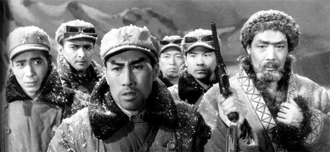 《冰山上的来客》58年，杨排长和阿米尔已去世，假古兰丹姆在国外