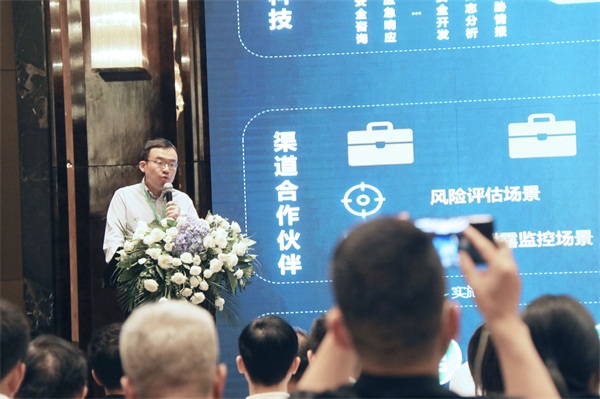 1623032340137598.jpg 姚伟副本.jpg