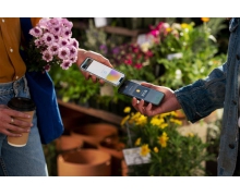 苹果宣布全新支付技术年内上线：iPhone刷实体信