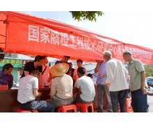 在青春的赛道上奋力奔跑 我们是五月的花海用青