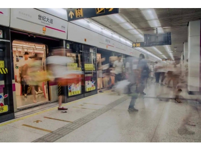 怀兴城际铁路廊坊特大桥全封闭声屏障完工，加
