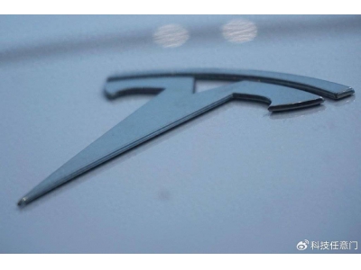 特斯拉FSD入华引热议，车主：这位“老司机”有