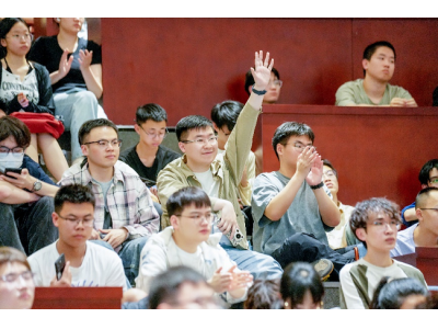 华为终端CEO何刚回母校西电 开讲鸿蒙校园公开课
