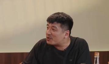 张雪峰自称对消费没有任何欲望：一不买房 二不开车