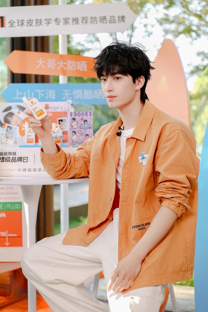 图3：理肤泉防晒青春大使张康乐.jpg