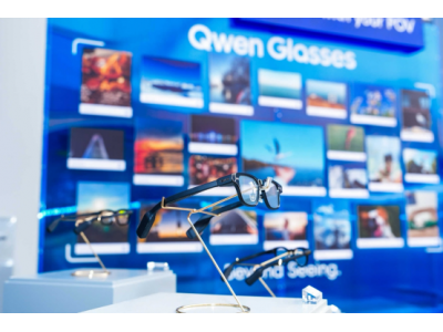 千问AI眼镜MWC全球发布:双旗舰芯片+换电续航,