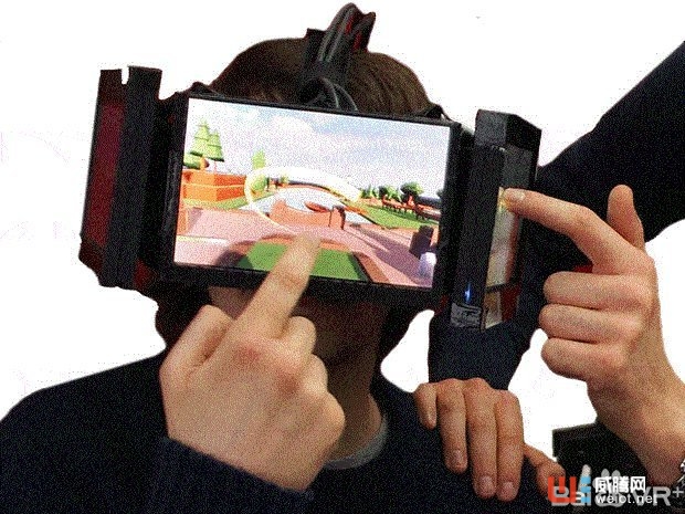 FaceDisplayVR 头显让 VR 不再是一个人嗨