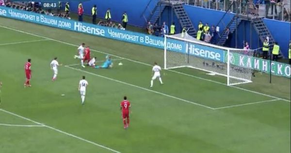 联合会杯首秀 球迷大赞海信俄语广告“接地气”