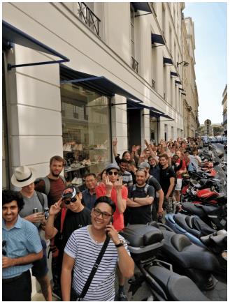 万人排队买手机，这款精品手机令一众国人感到骄傲