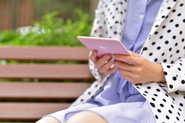 电子书阅读器也玩彩壳 iReader Light炫彩版上市